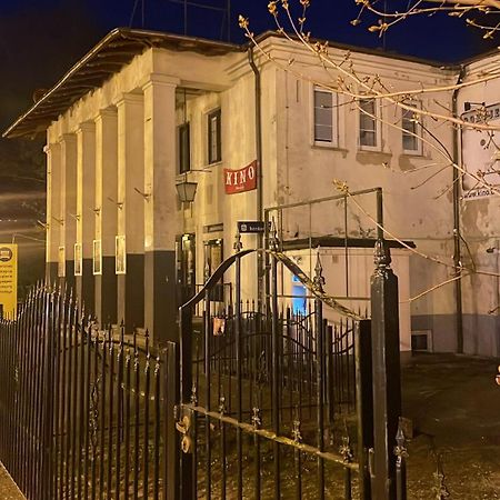 Pokoje Goscinne W Starym Kinie Ustka Buitenkant foto